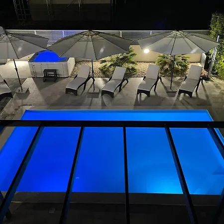 Crowonder Harbor Villa- Luxury Wellness With Heated Pool And Jacuzzi! *