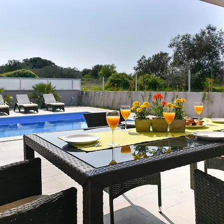 Vila Crowonder Harbor Villa- Luxury Wellness With Heated Pool And Jacuzzi! Bibinje