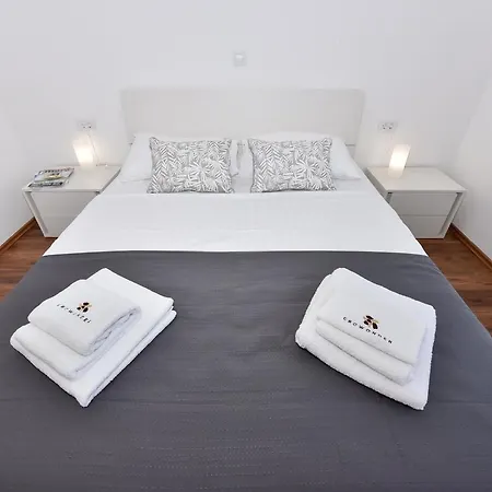 Crowonder Harbor Villa- Luxury Wellness With Heated Pool And Jacuzzi! *