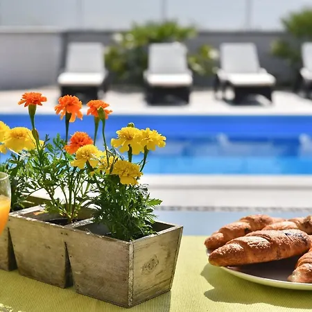 Vila Crowonder Harbor Villa- Luxury Wellness With Heated Pool And Jacuzzi! Bibinje