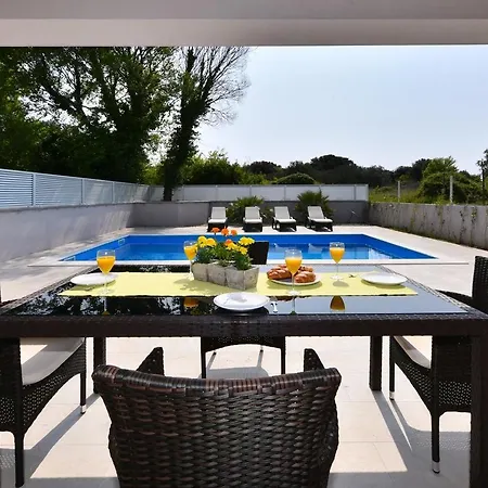 Crowonder Harbor Villa- Luxury Wellness With Heated Pool And Jacuzzi! * Bibinje