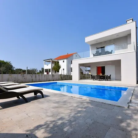 Crowonder Harbor Villa- Luxury Wellness With Heated Pool And Jacuzzi! Vila