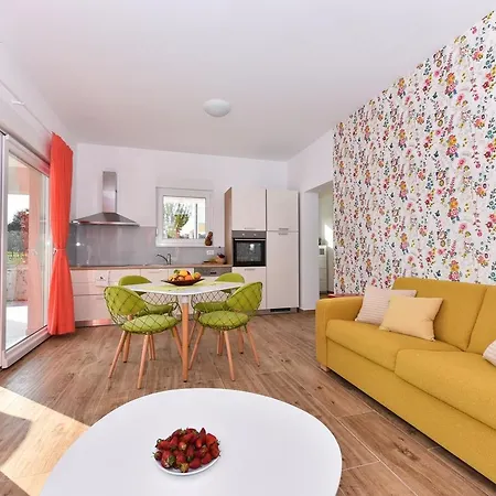 Crowonder Harbor Villa- Luxury Wellness With Heated Pool And Jacuzzi! * Bibinje