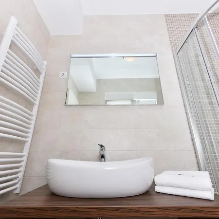 Crowonder Harbor Villa- Luxury Wellness With Heated Pool And Jacuzzi! * Bibinje