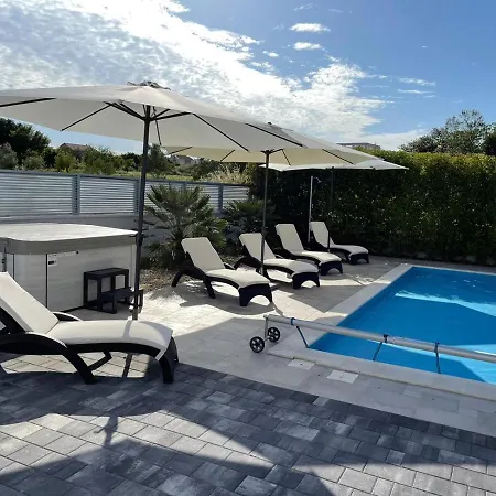 Crowonder Harbor Villa- Luxury Wellness With Heated Pool And Jacuzzi! *