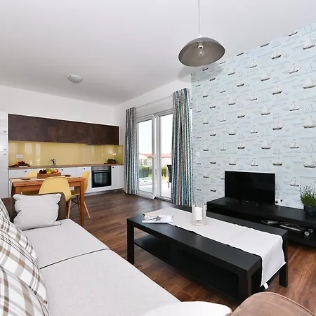 Crowonder Harbor Villa- Luxury Wellness With Heated Pool And Jacuzzi! וילה ביבינייה