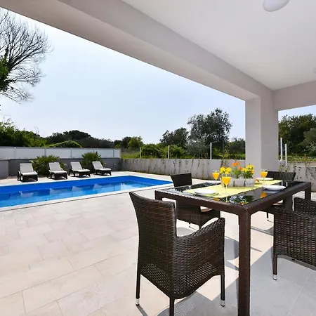 Crowonder Harbor Villa- Luxury Wellness With Heated Pool And Jacuzzi! וילה