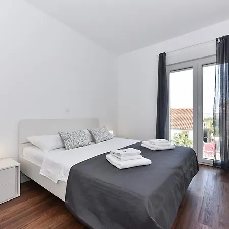 Crowonder Harbor Villa- Luxury Wellness With Heated Pool And Jacuzzi! וילה *