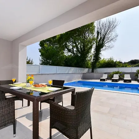 Crowonder Harbor Villa- Luxury Wellness With Heated Pool And Jacuzzi! * ביבינייה