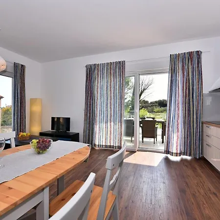 Crowonder Harbor Villa- Luxury Wellness With Heated Pool And Jacuzzi! וילה ביבינייה