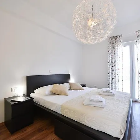 Crowonder Harbor Villa- Luxury Wellness With Heated Pool And Jacuzzi! וילה ביבינייה